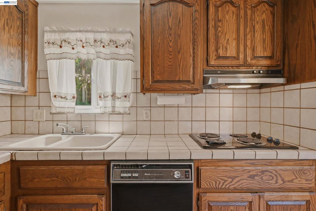 20940 Locust St Property Photo 16