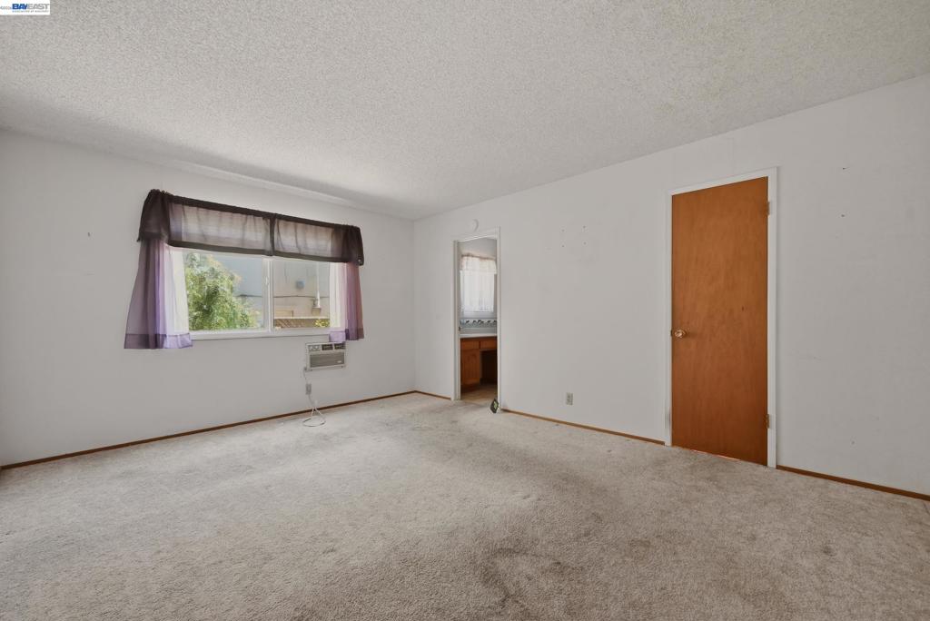 20940 Locust St Property Photo 21