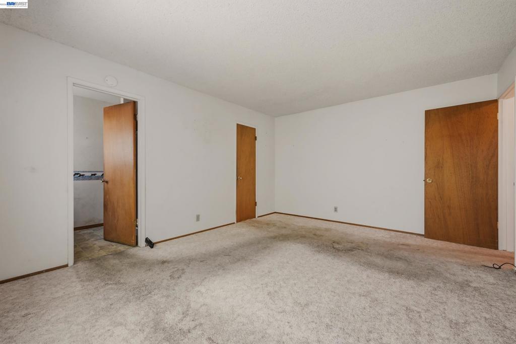 20940 Locust St Property Photo 22