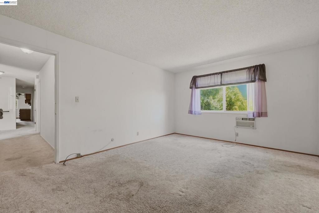 20940 Locust St Property Photo 23