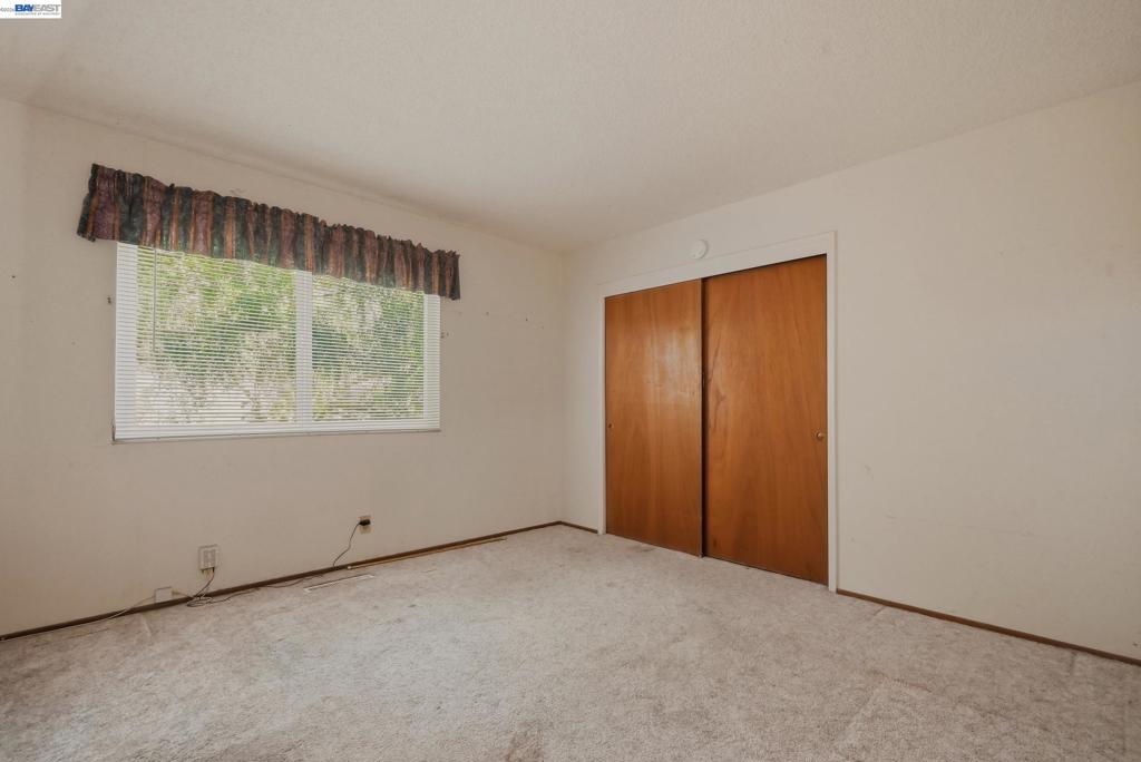 20940 Locust St Property Photo 24