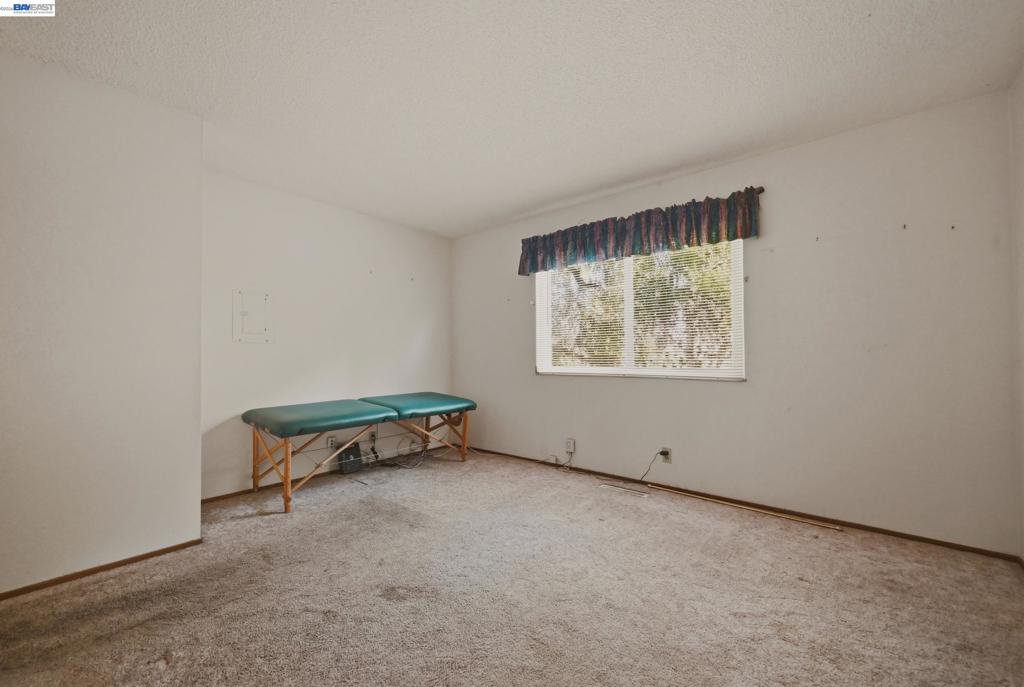 20940 Locust St Property Photo 25