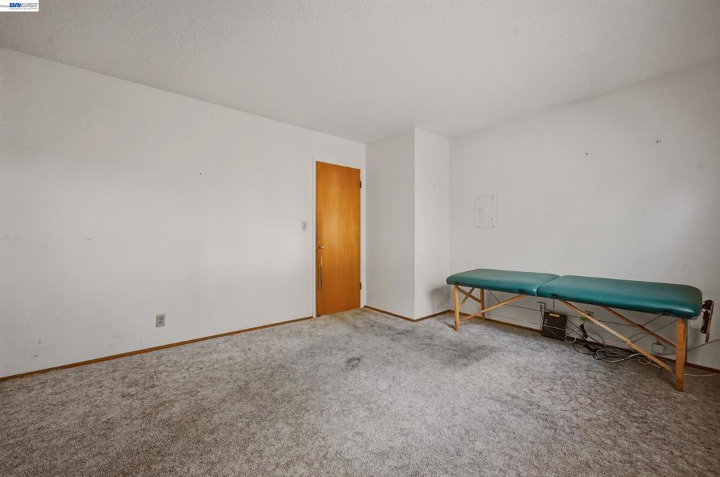 20940 Locust St Property Photo 26