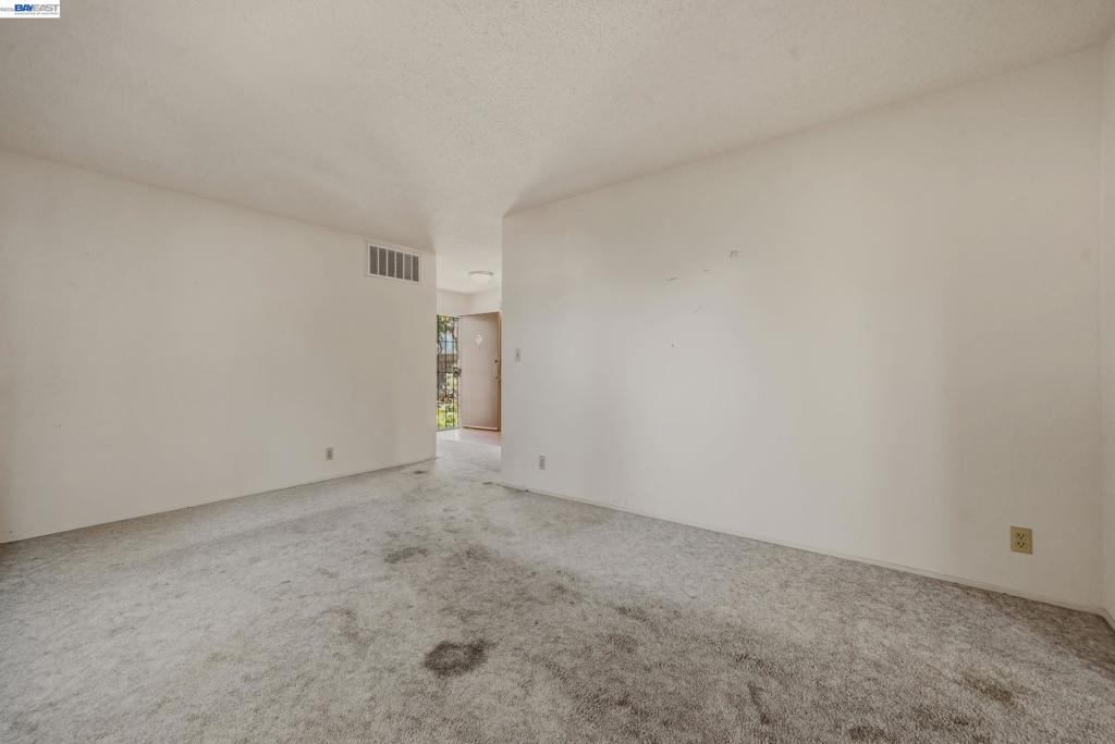 20940 Locust St Property Photo 28