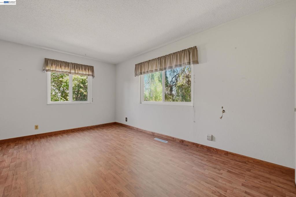20940 Locust St Property Photo 29