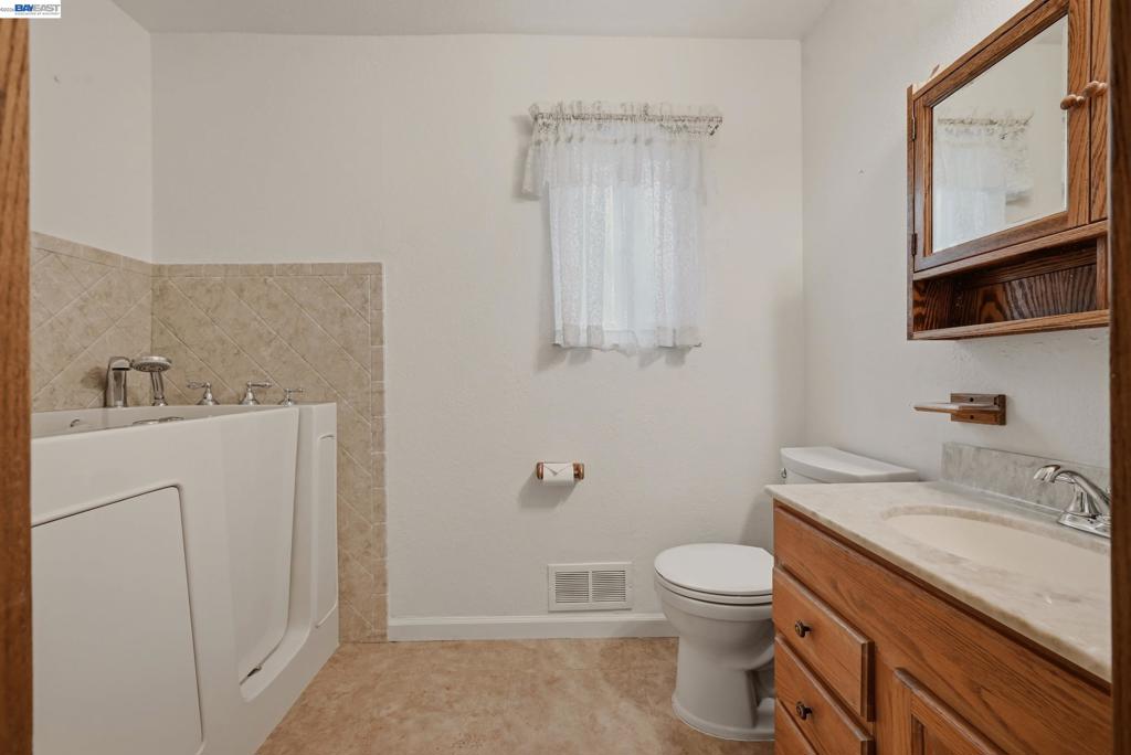 20940 Locust St Property Photo 36