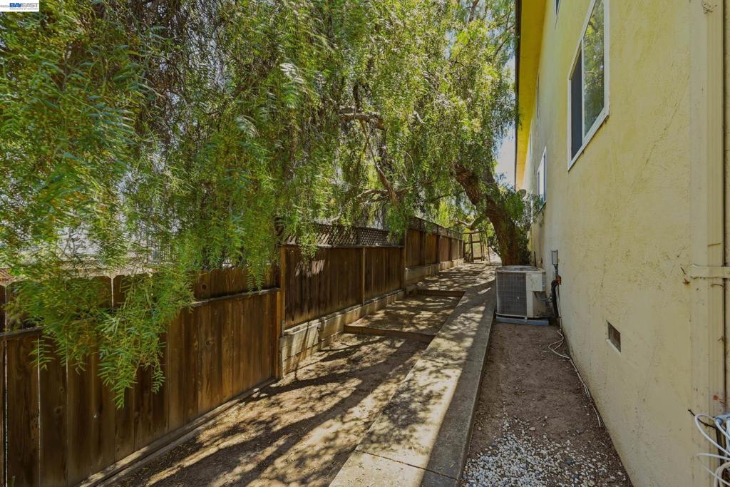 20940 Locust St Property Photo 43