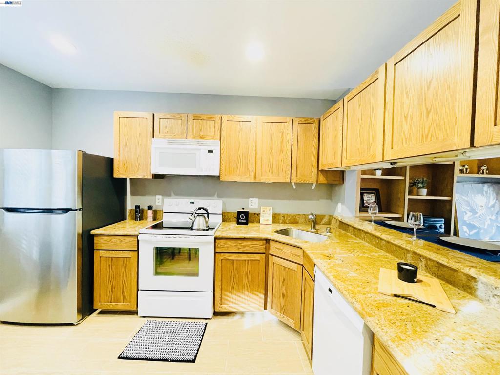 320 N Villa Way Property Photo 10