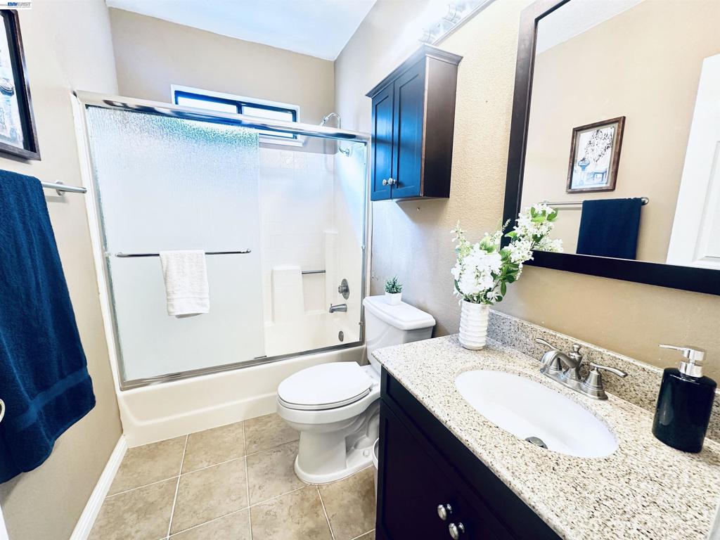 320 N Villa Way Property Photo 14