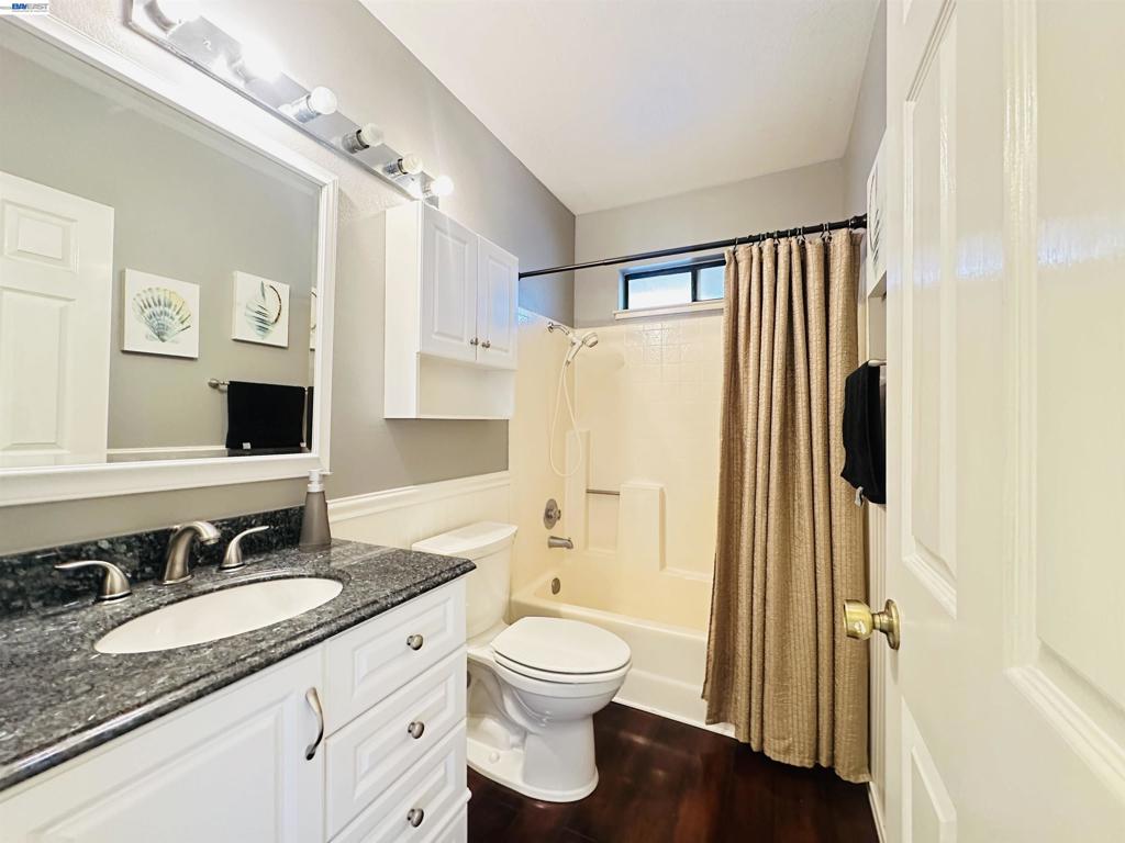 320 N Villa Way Property Photo 18