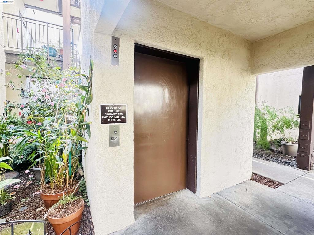 320 N Villa Way Property Photo 22