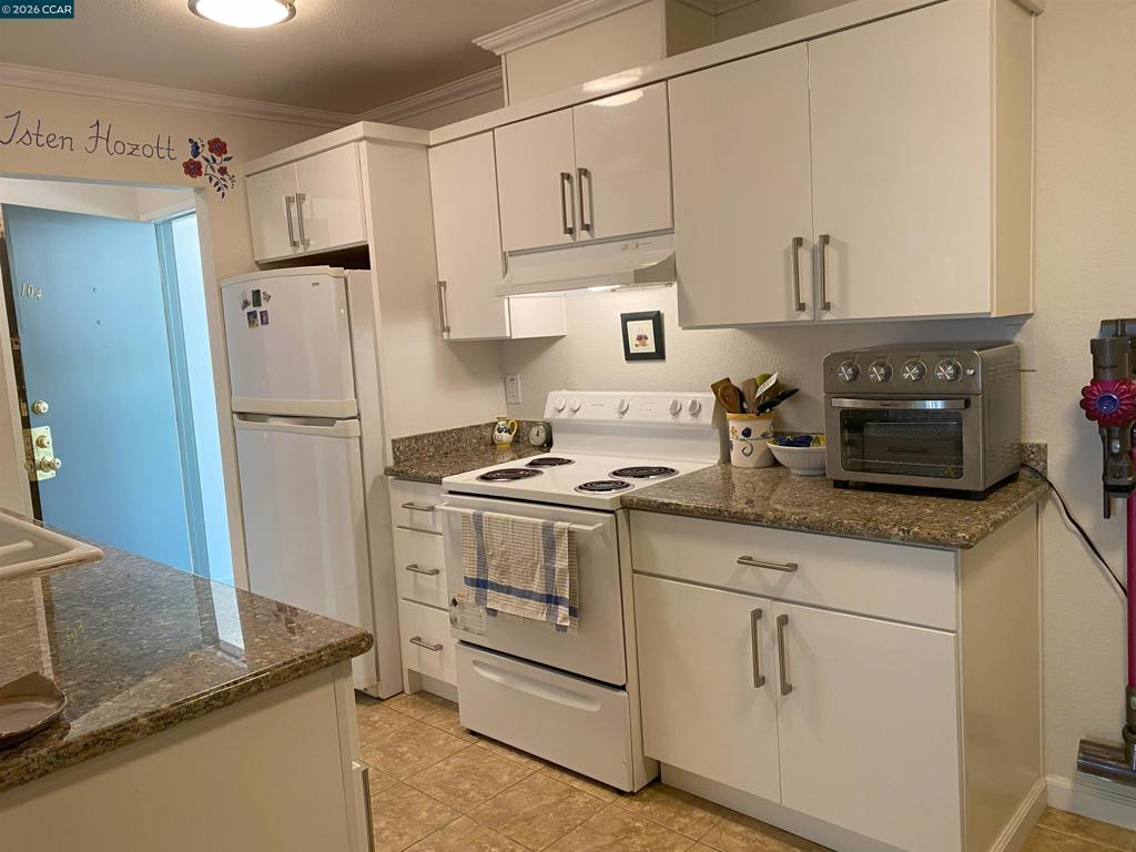 155 Pearl St Property Photo 4