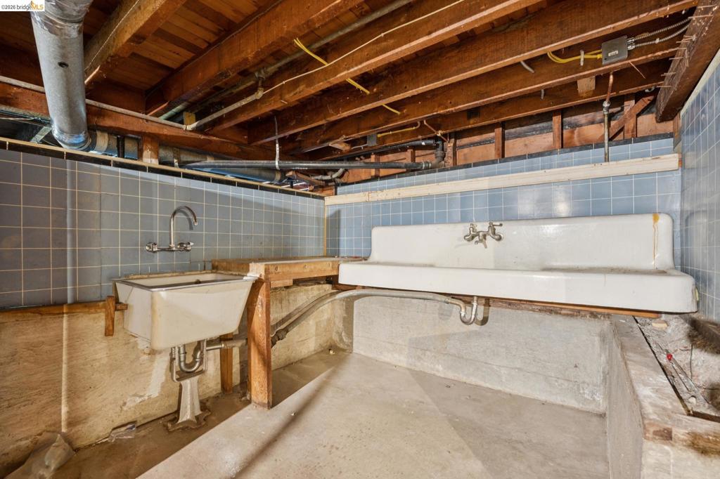 1080 Monterey Ave. Property Photo 60