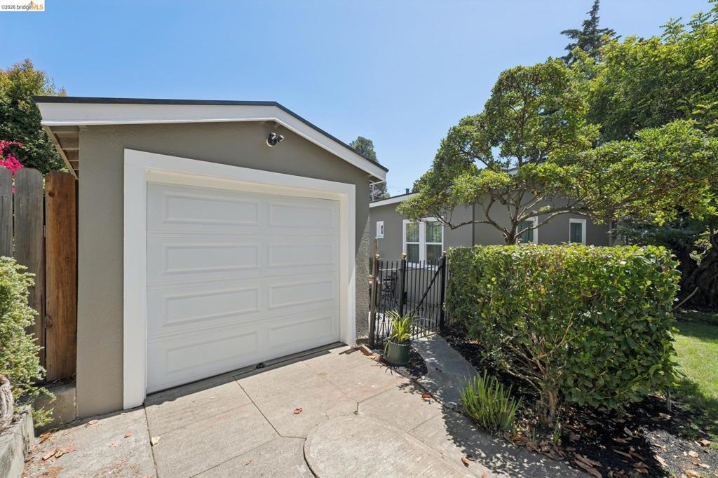 1080 Monterey Ave. Property Photo 72