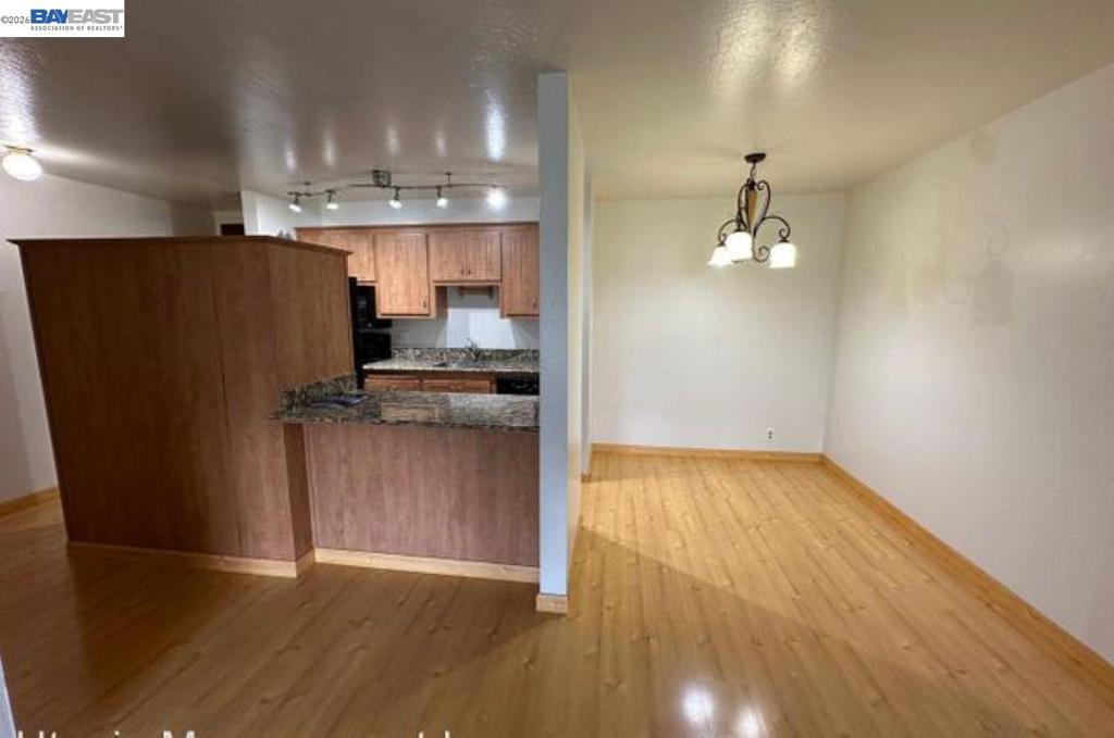 555 Jean St 528 Property Photo 6