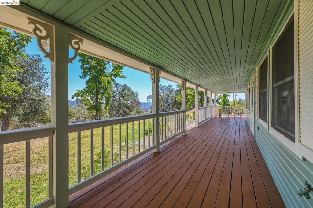17732 Saddle Dr Property Photo 2