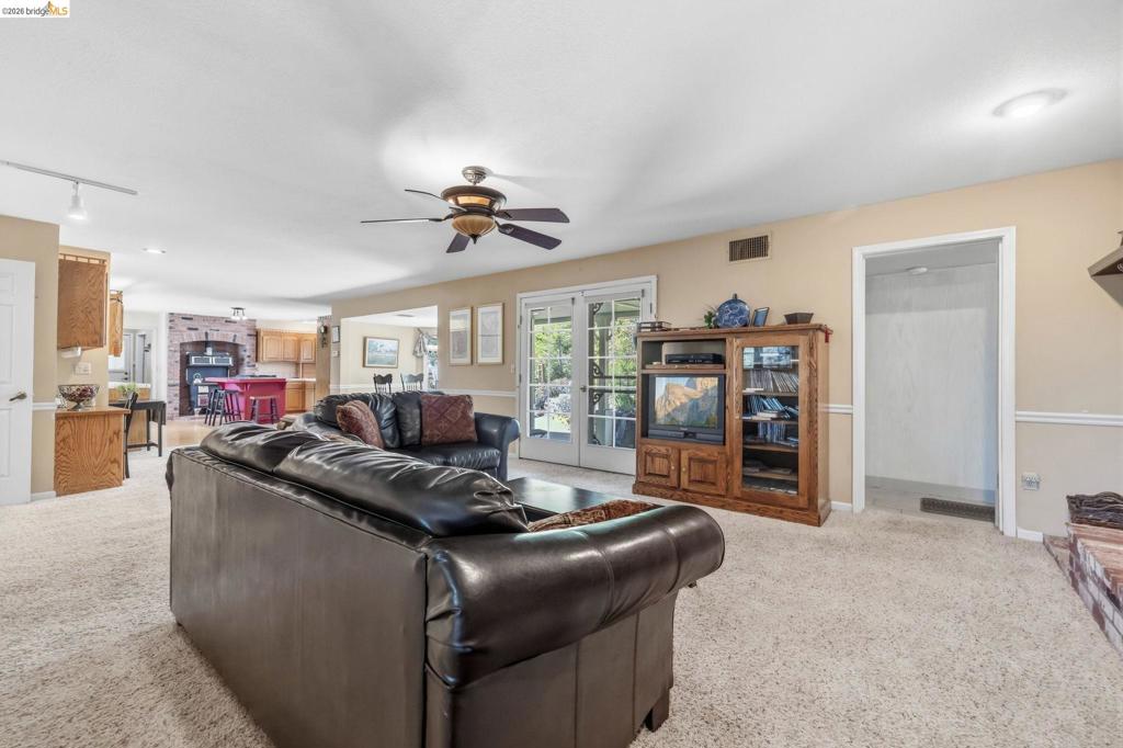 17732 Saddle Dr Property Photo 8