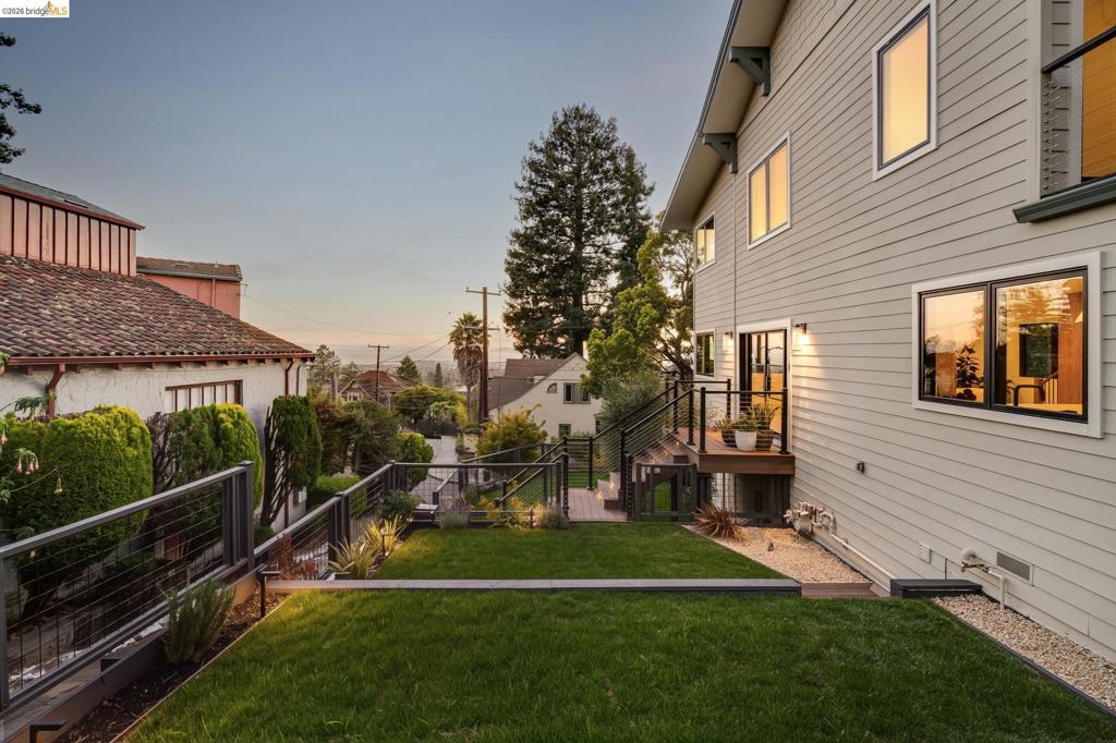 1409 Scenic Ave Property Photo 3