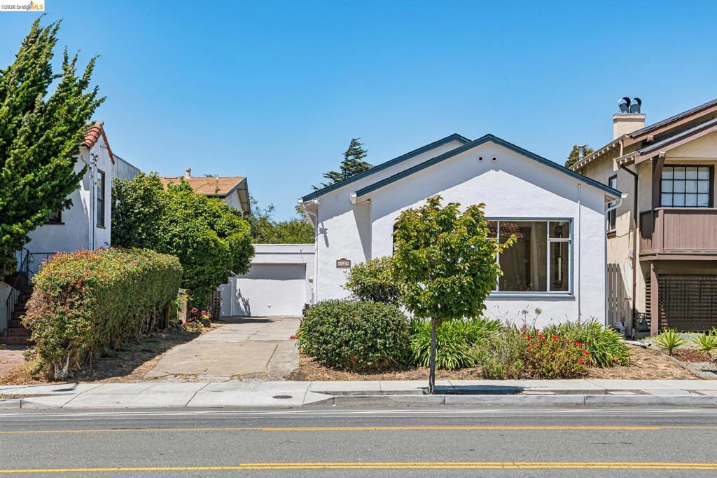 1129 Marin Ave Property Photo 1