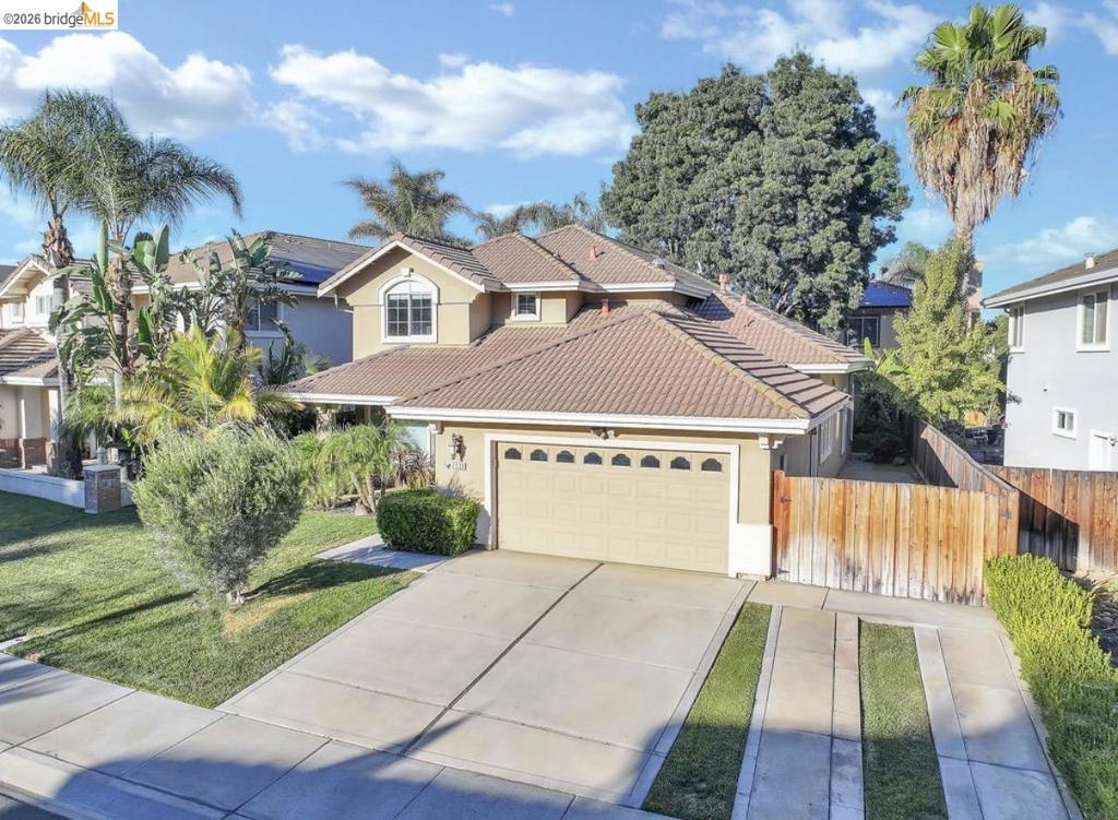 2533 Crescent Way Property Photo 1