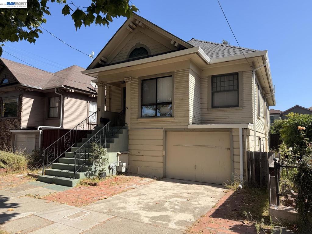 2105 Encinal Ave Property Photo 2