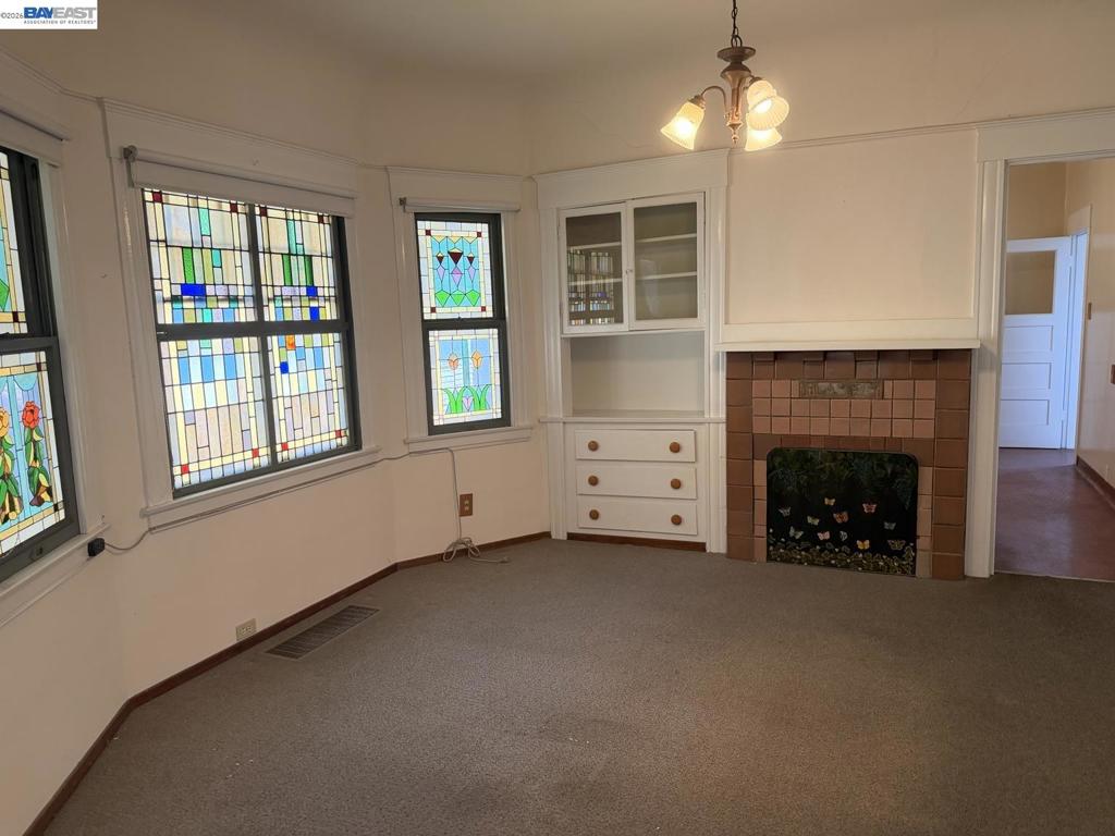 2105 Encinal Ave Property Photo 4