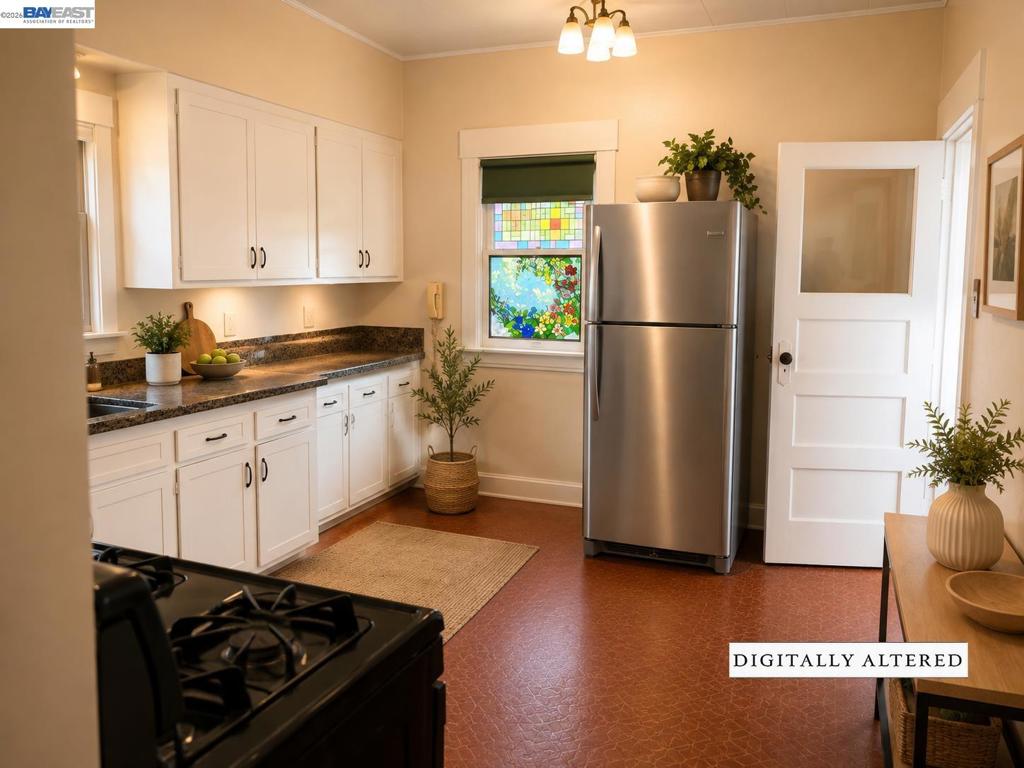 2105 Encinal Ave Property Photo 5