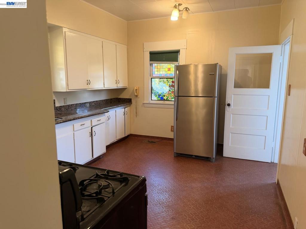 2105 Encinal Ave Property Photo 6
