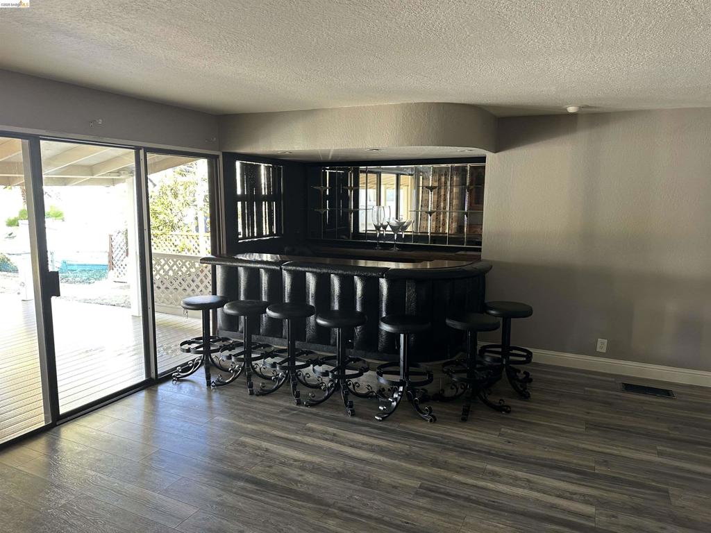 1472 Willow Lake Road Property Photo 3