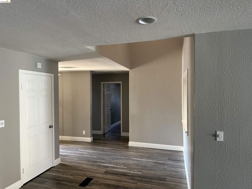 1472 Willow Lake Road Property Photo 4