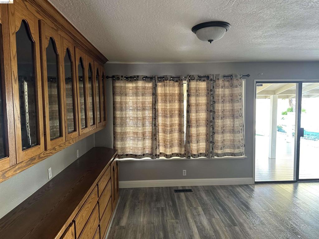 1472 Willow Lake Road Property Photo 6