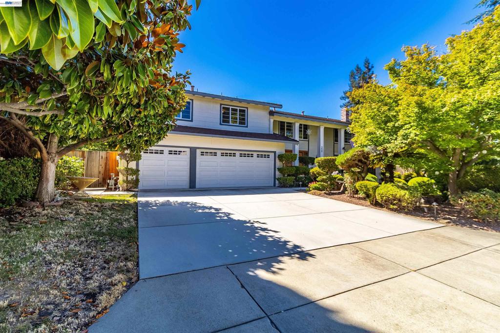 259 Segovia Place Property Photo 4