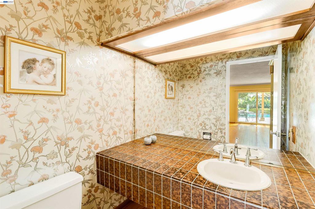259 Segovia Place Property Photo 46