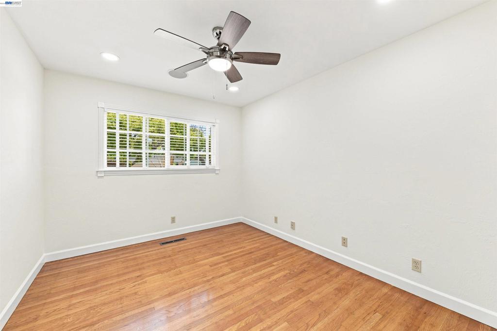 5353 Sayre Ave Property Photo 24