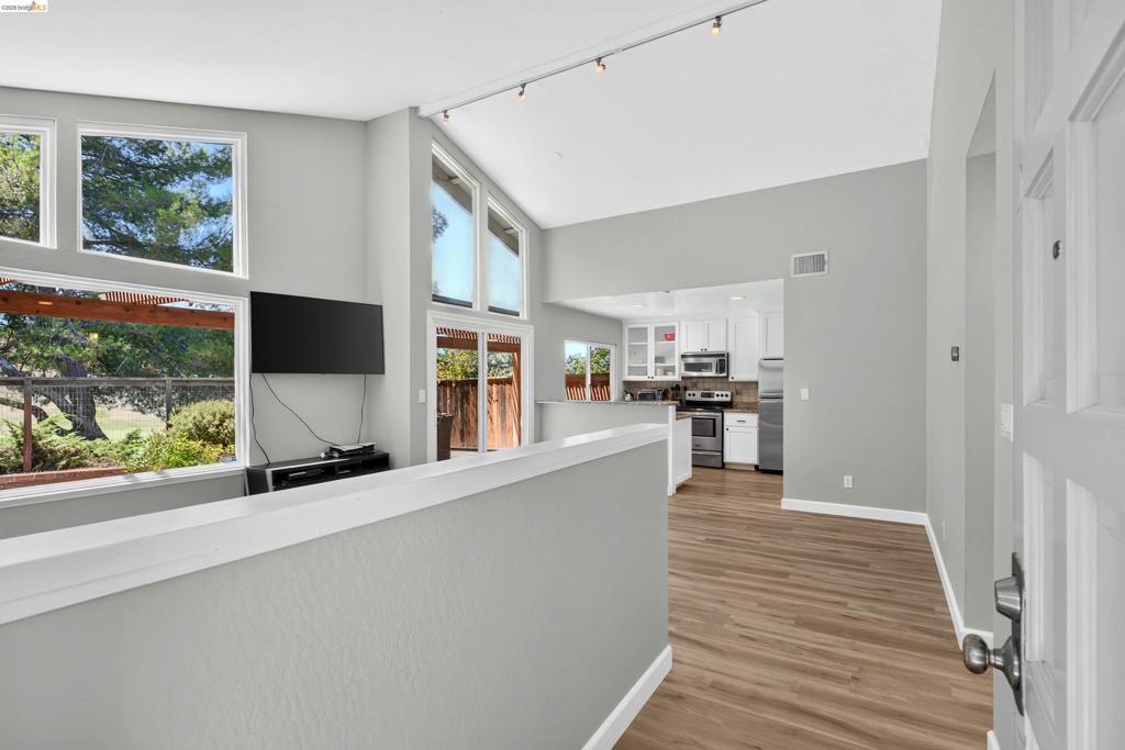 359 Kinross Dr Property Photo 6