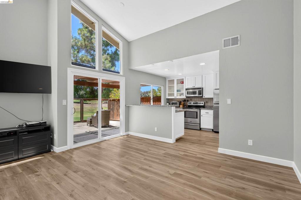 359 Kinross Dr Property Photo 18