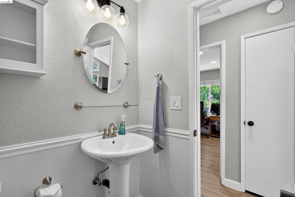 359 Kinross Dr Property Photo 39