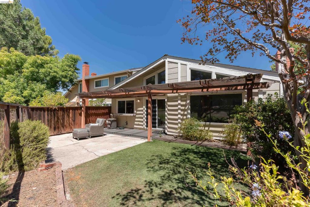 359 Kinross Dr Property Photo 42