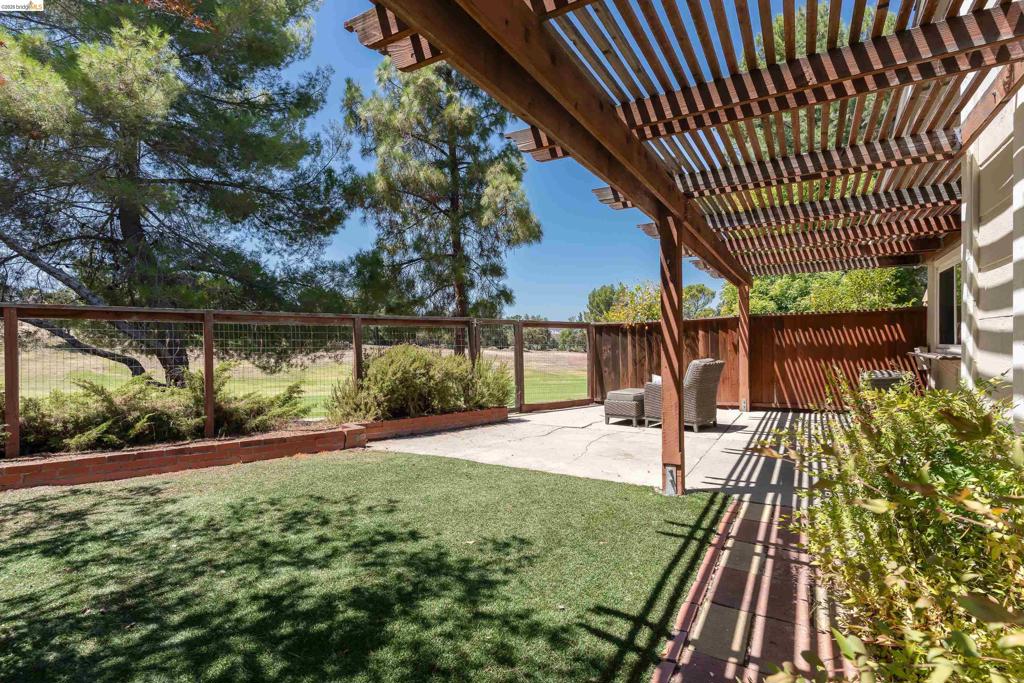 359 Kinross Dr Property Photo 43