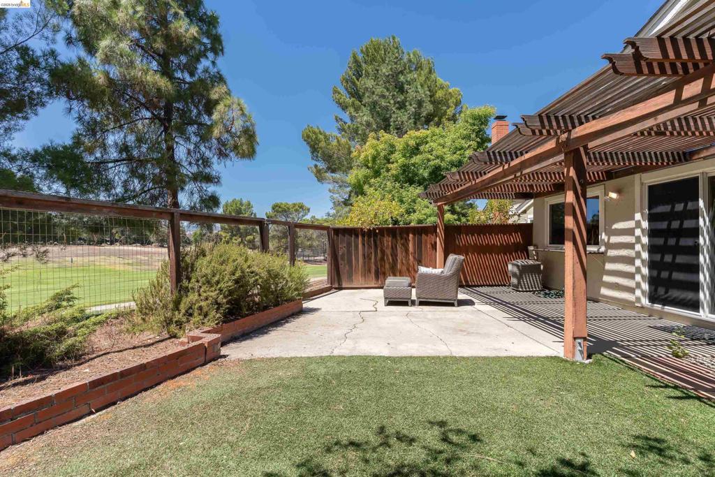 359 Kinross Dr Property Photo 44