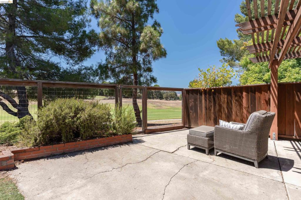 359 Kinross Dr Property Photo 45