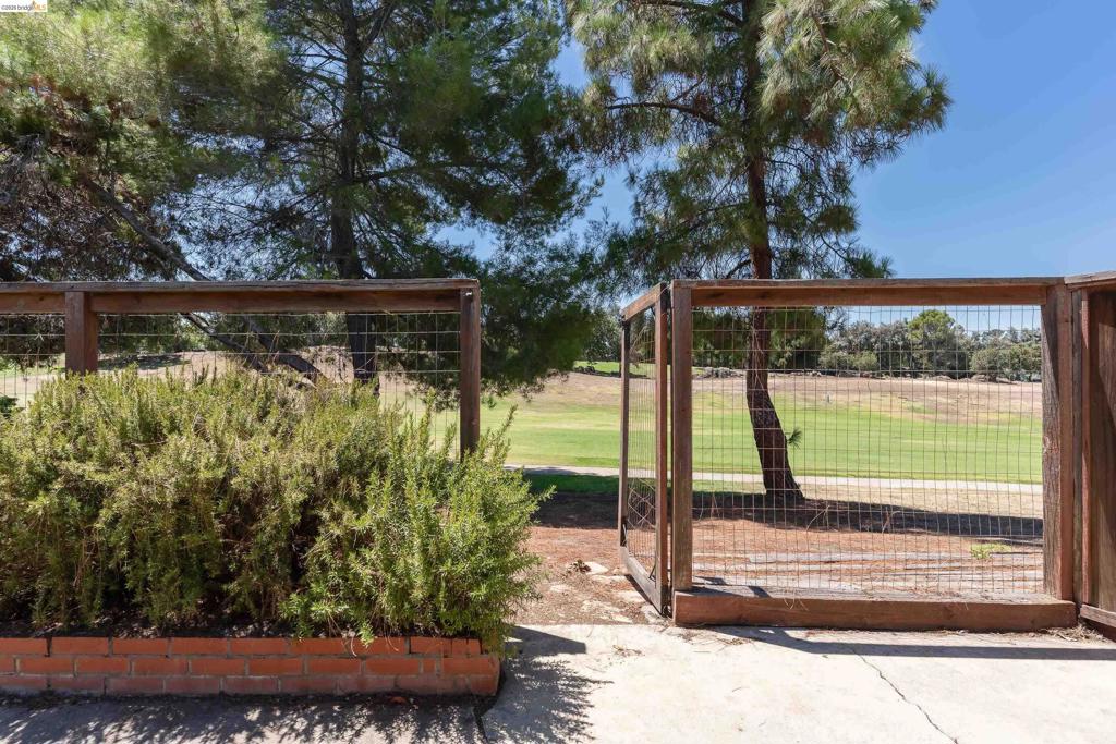 359 Kinross Dr Property Photo 46