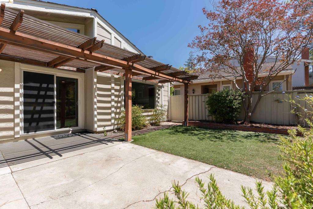 359 Kinross Dr Property Photo 47
