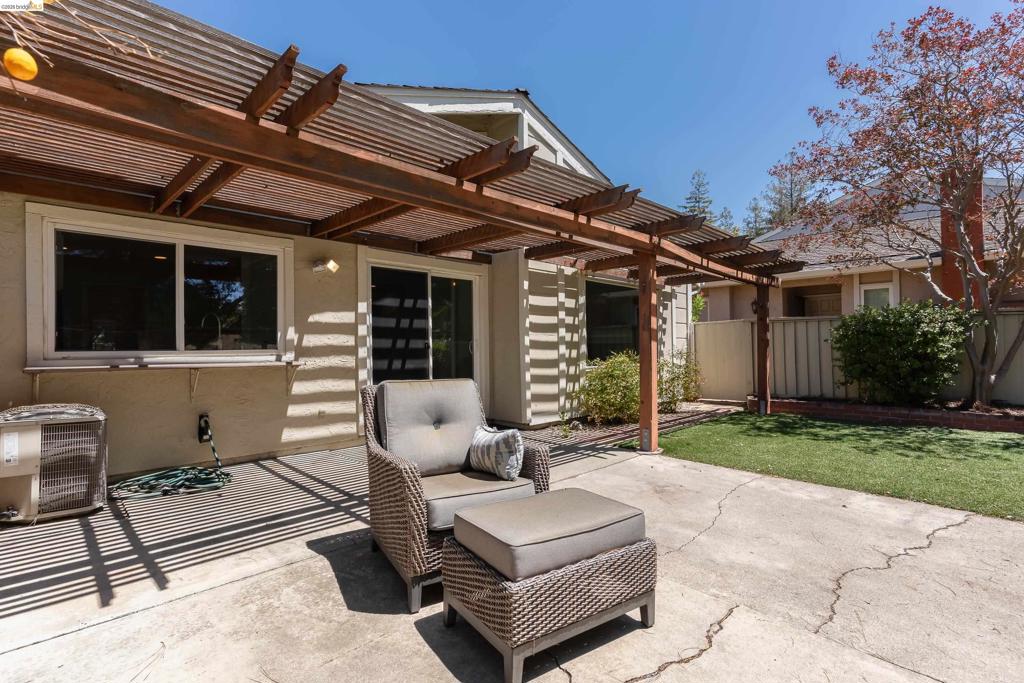 359 Kinross Dr Property Photo 49