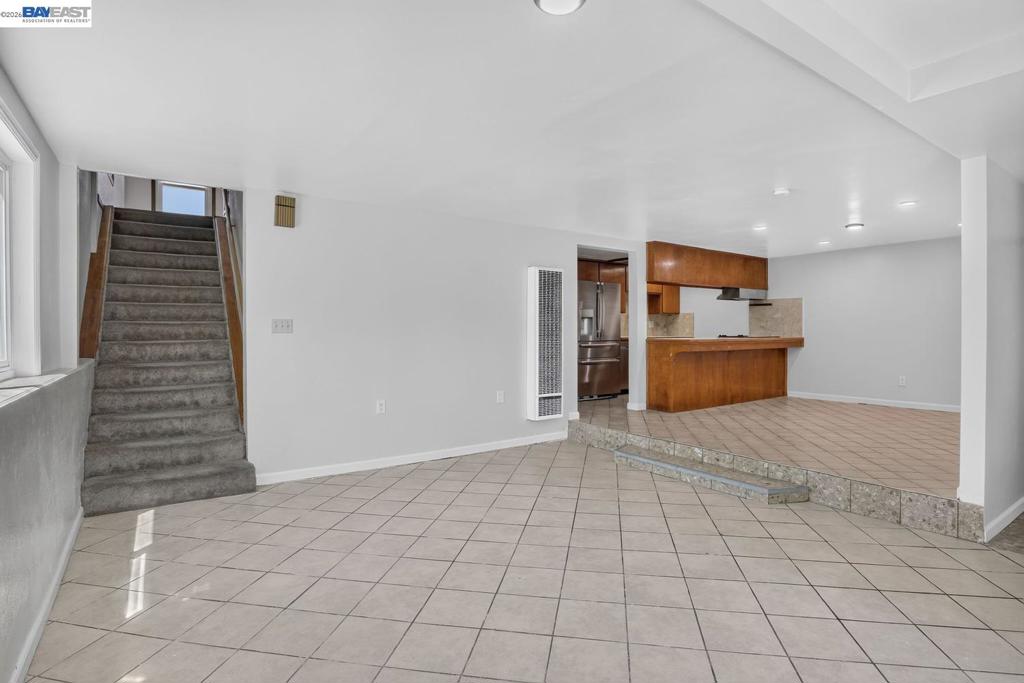 2024 Thompson Ln Property Photo 6