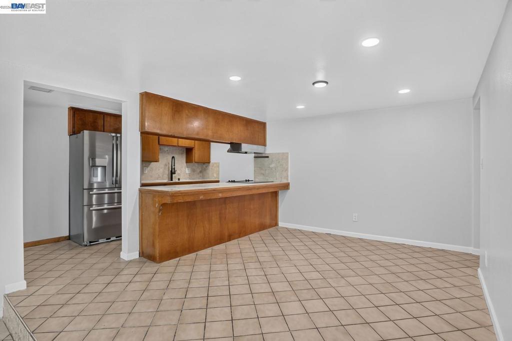 2024 Thompson Ln Property Photo 9