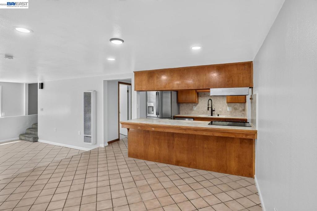 2024 Thompson Ln Property Photo 10