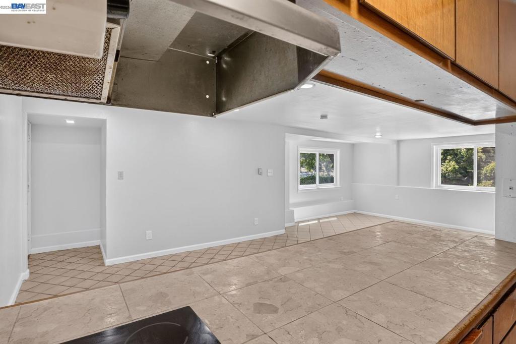 2024 Thompson Ln Property Photo 14