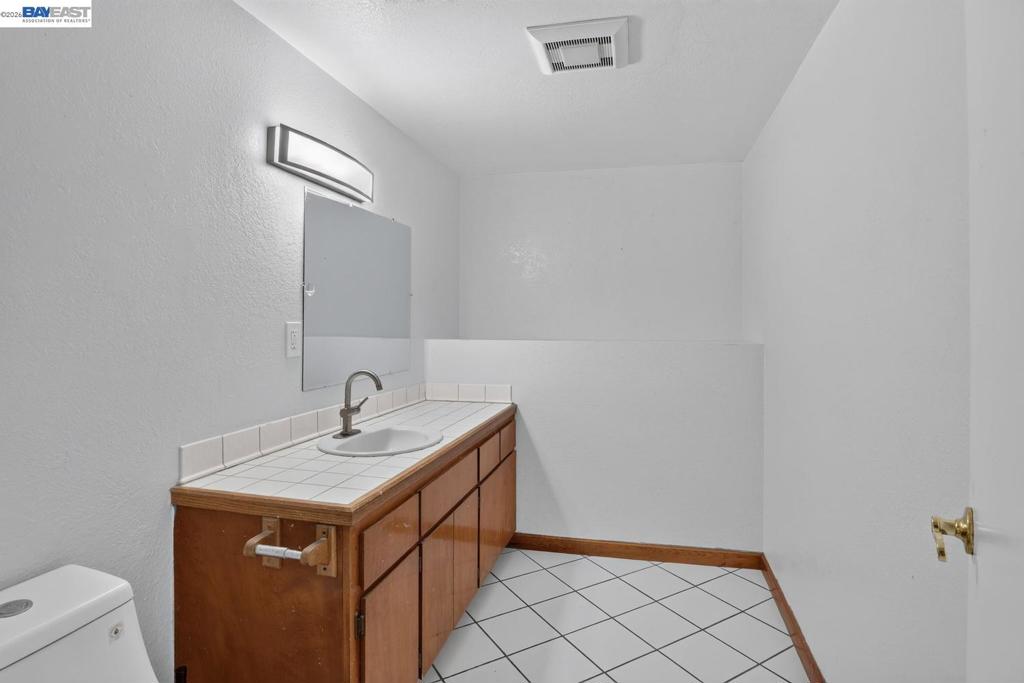 2024 Thompson Ln Property Photo 15