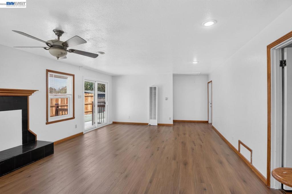 2024 Thompson Ln Property Photo 18